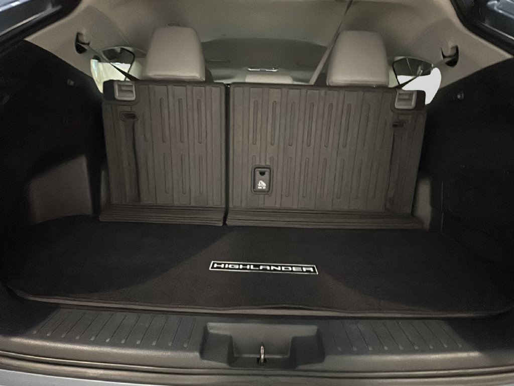 Used 2022 Toyota Highlander XLE AWD/4WD image 23