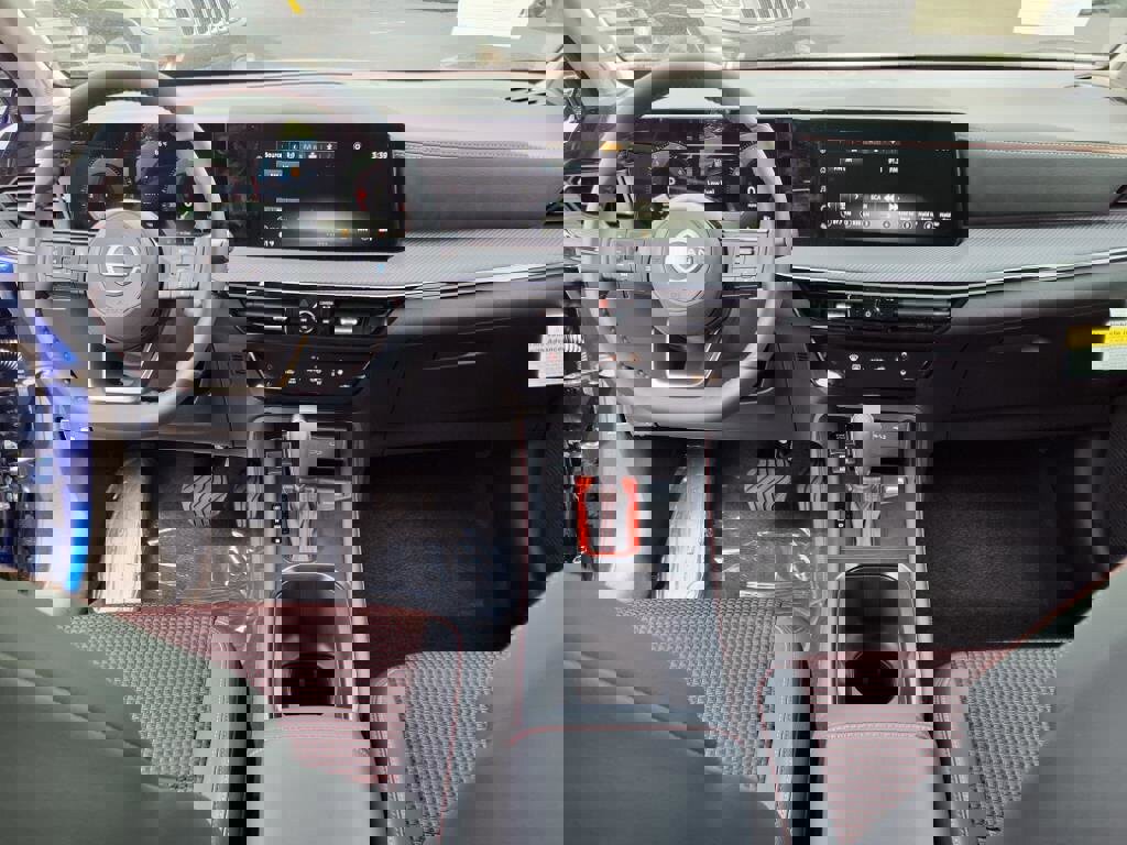 New 2025 Nissan Kicks SR image 7