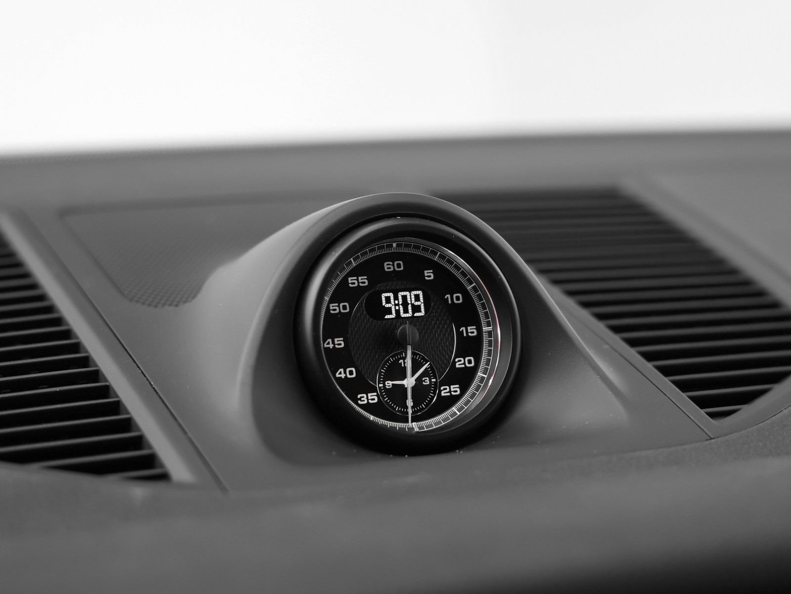 Certified 2026 Porsche Macan image 41