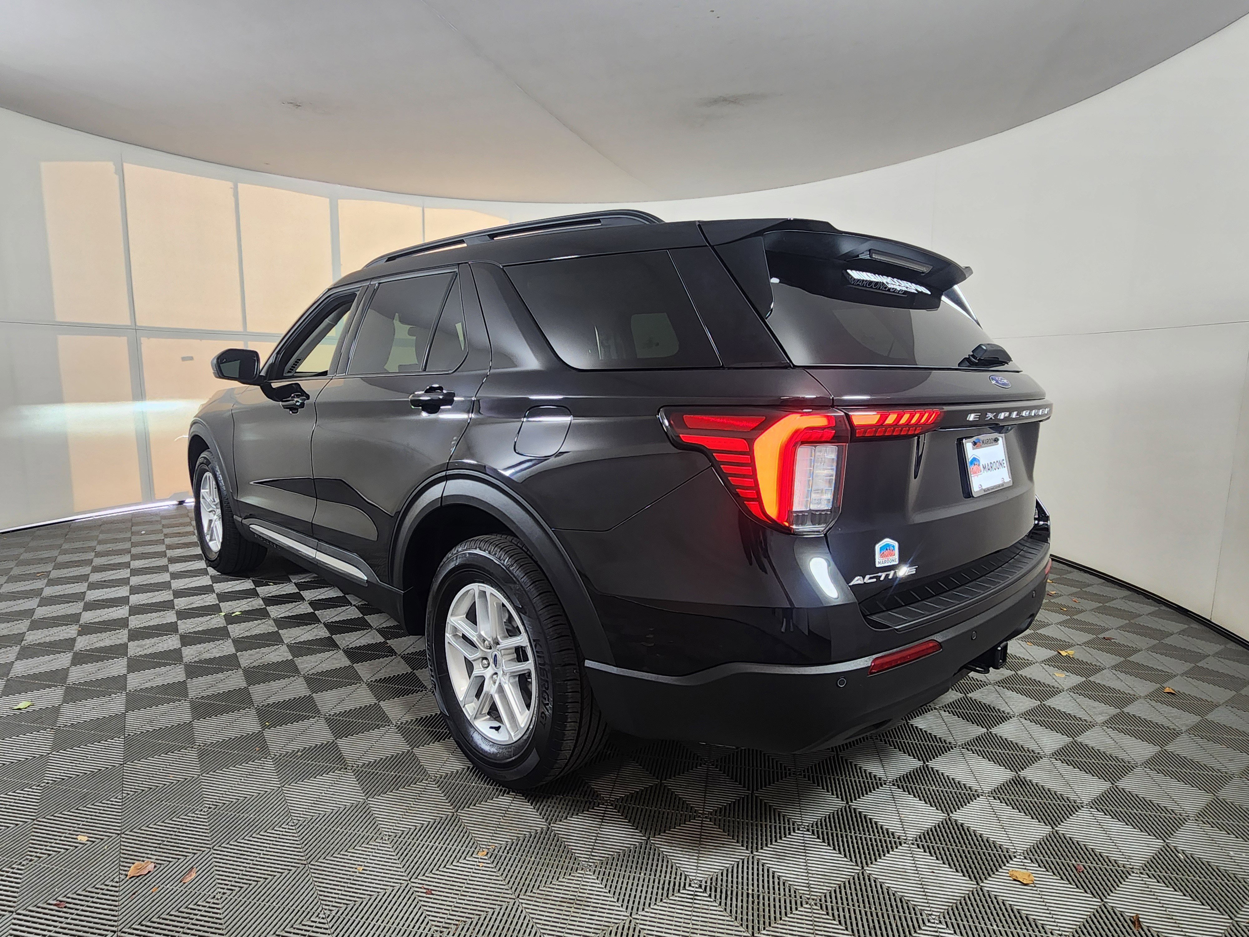 Used 2025 Ford Explorer Active image 4