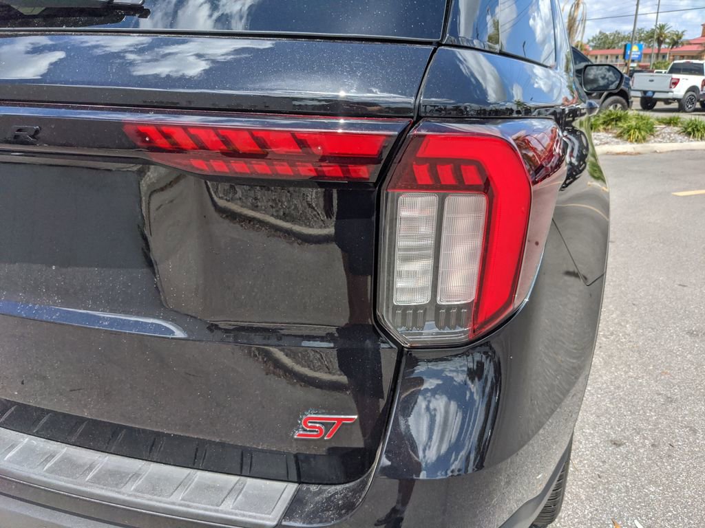 Certified 2025 Ford Explorer ST image 9