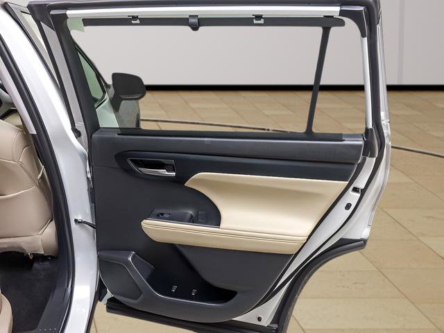 Used 2024 Toyota Highlander XLE image 27