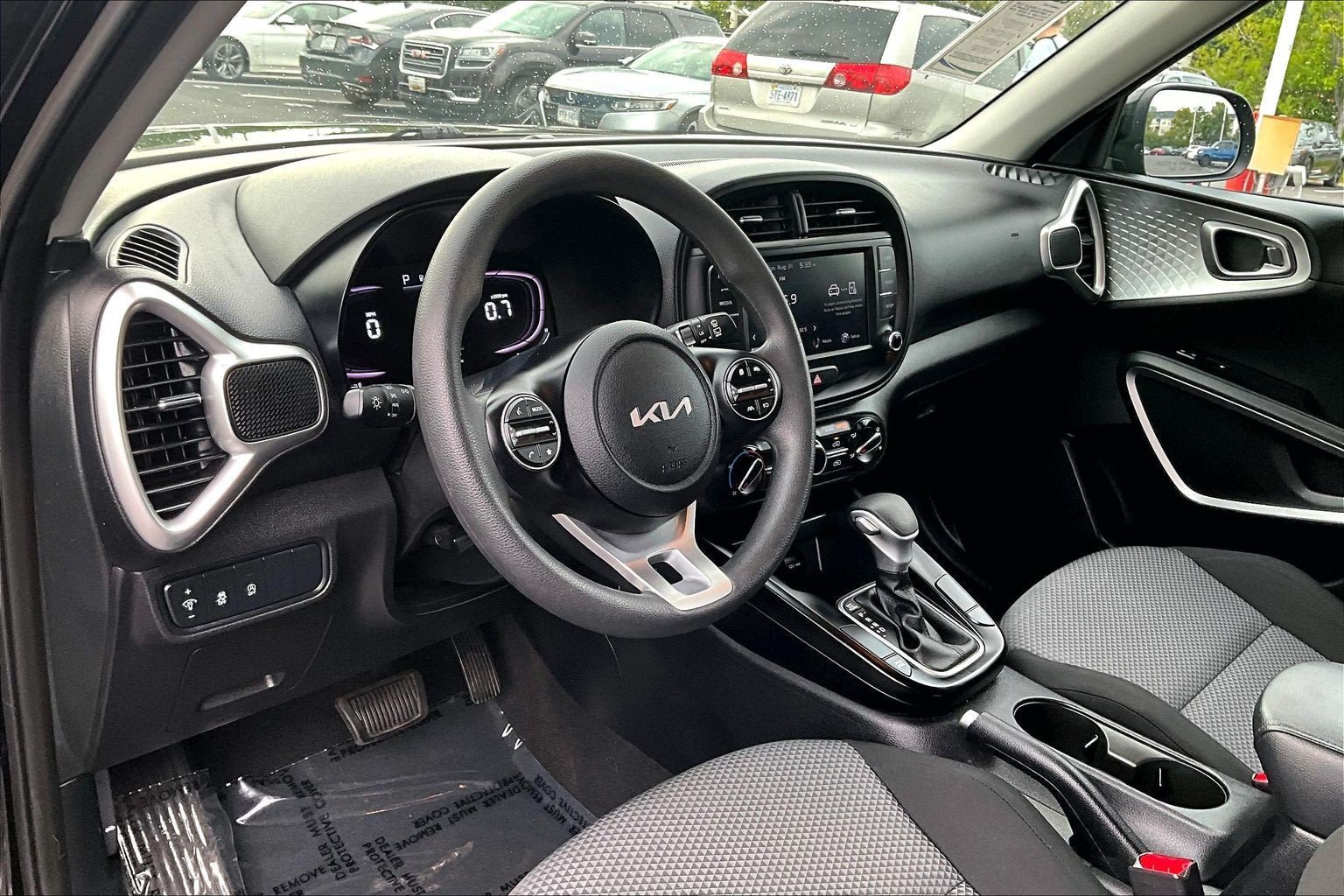Used 2023 Kia Soul LX w/ LX Technology Package FWD image 12