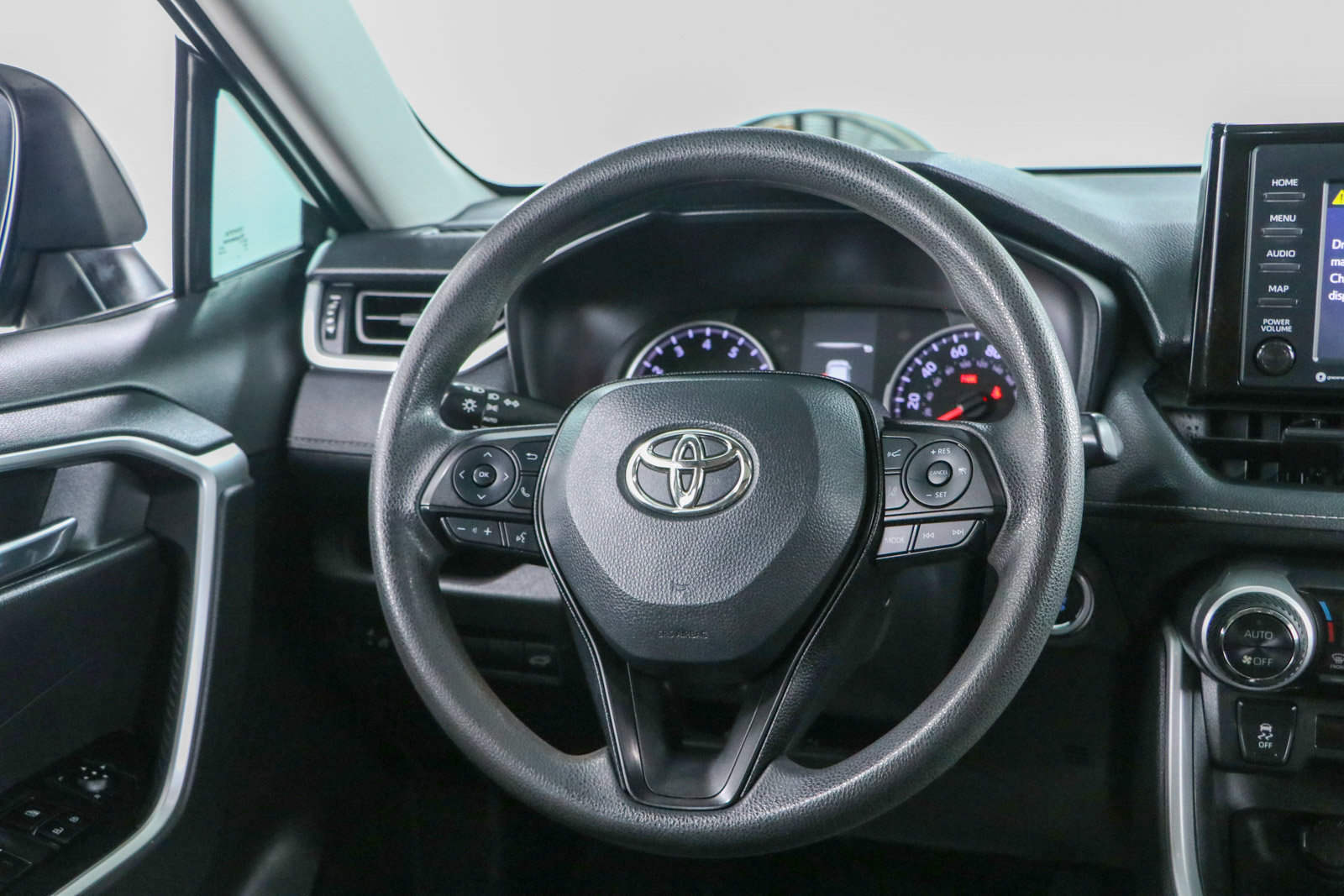 Used 2022 Toyota RAV4 XLE w/ Convenience Package FWD image 12