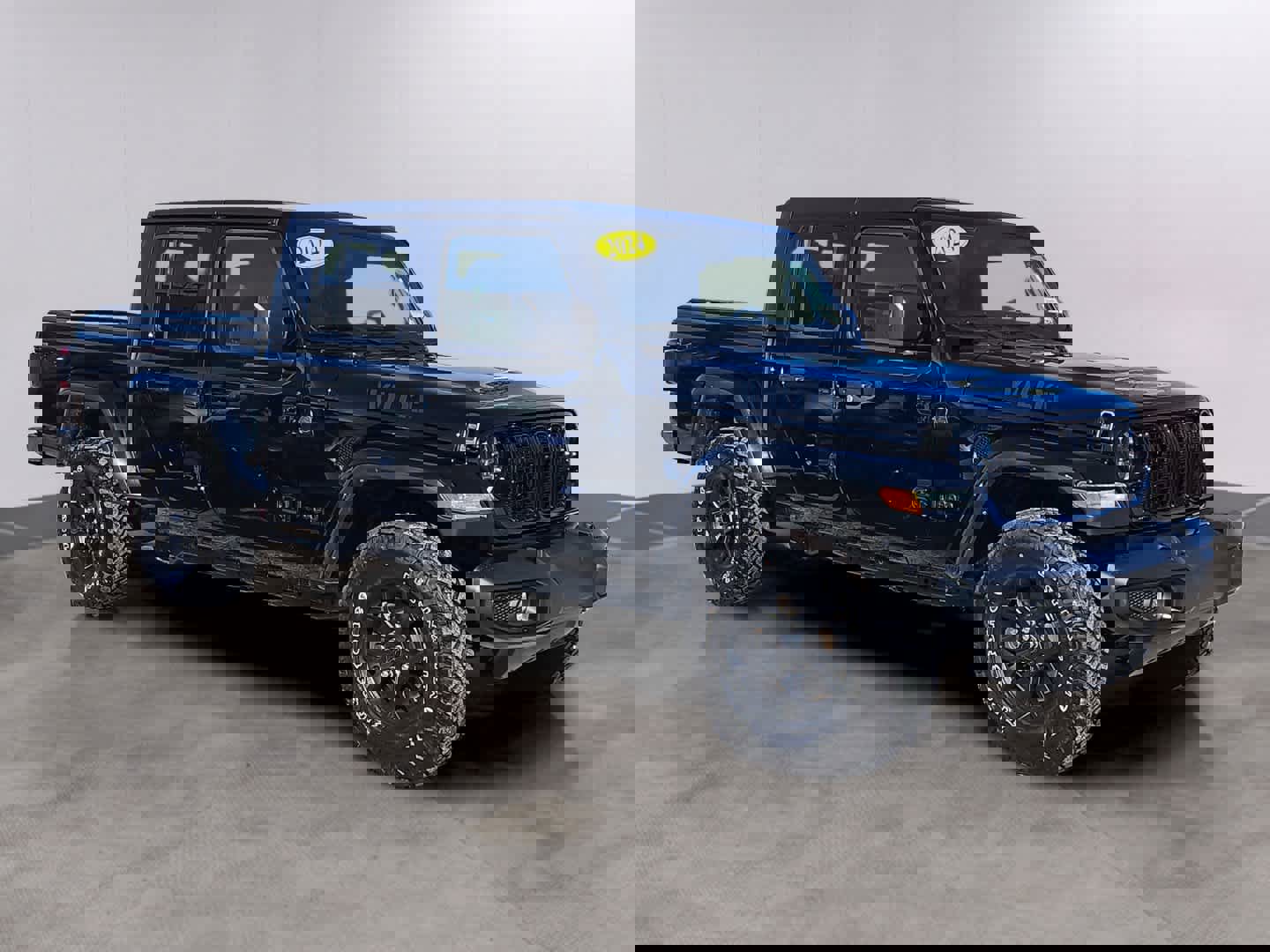 Used 2024 Jeep Gladiator Sport image 3