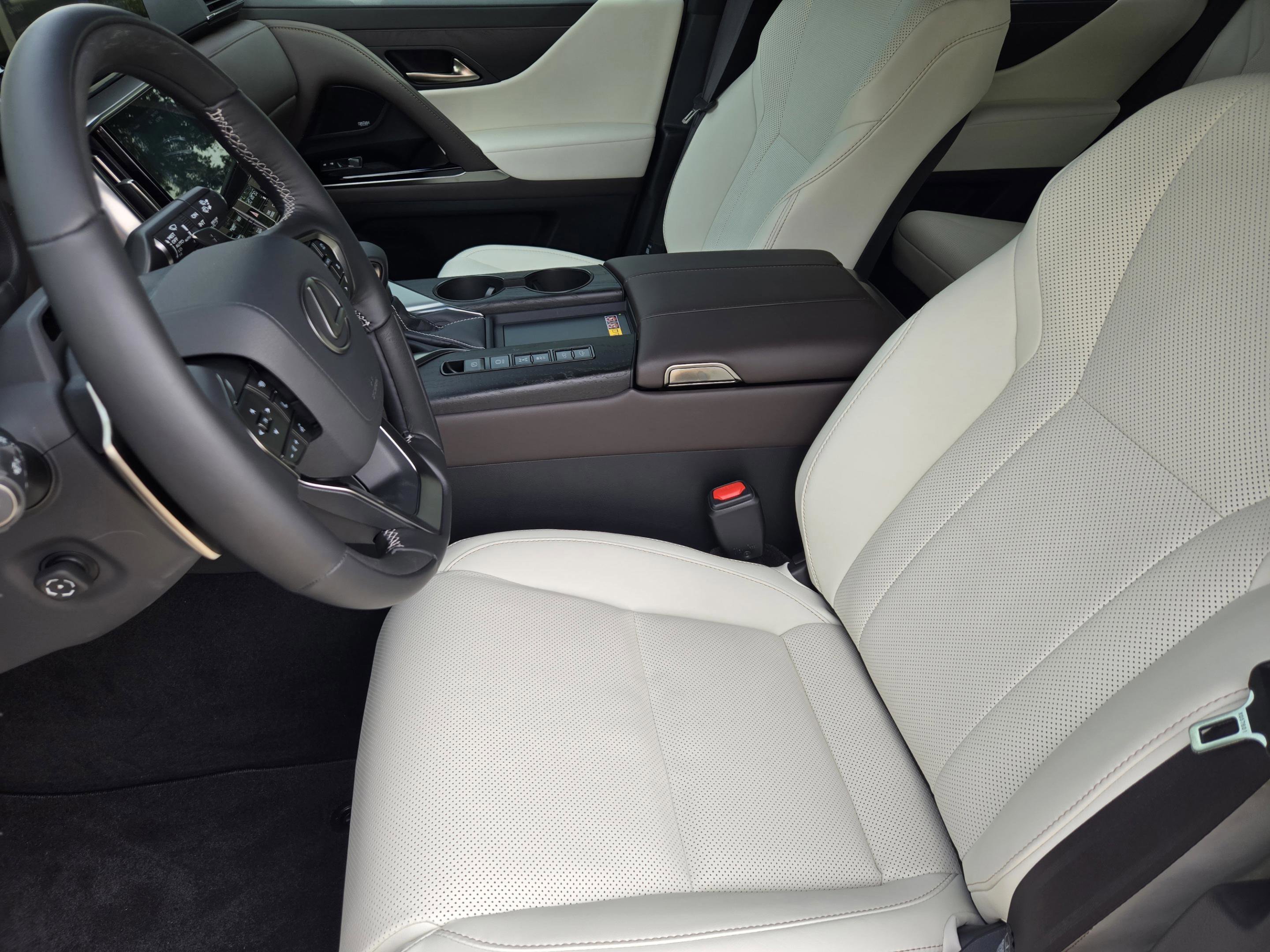 New 2026 Lexus LX 600 4WD w/ Luxury Package image 5