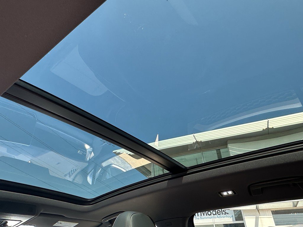 New 2025 Volkswagen Tiguan SE R-Line image 9