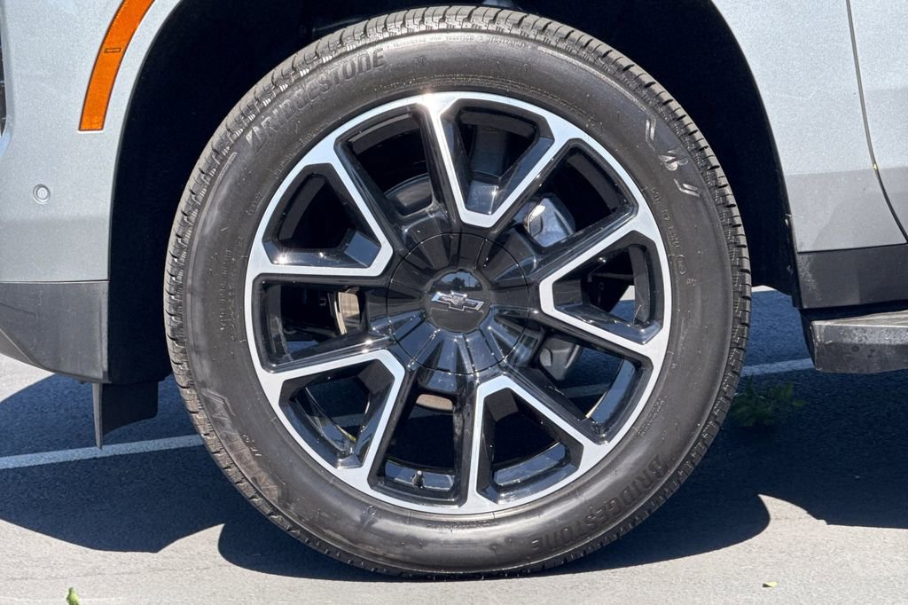 Used 2025 Chevrolet Suburban RST RWD image 15