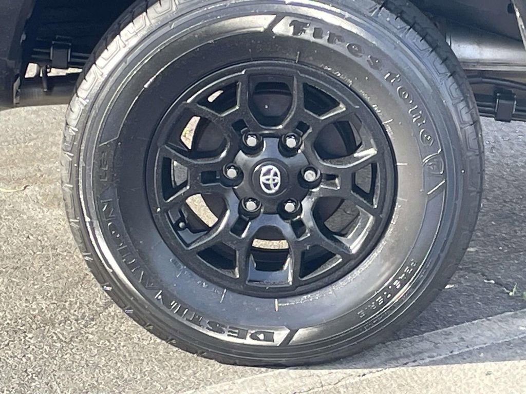 Used 2022 Toyota Tacoma SR5 w/ Technology Package image 13