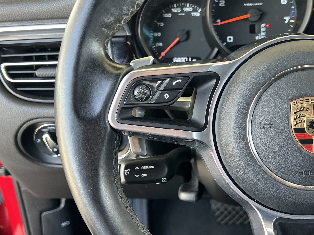 Used 2021 Porsche Macan AWD/4WD image 9