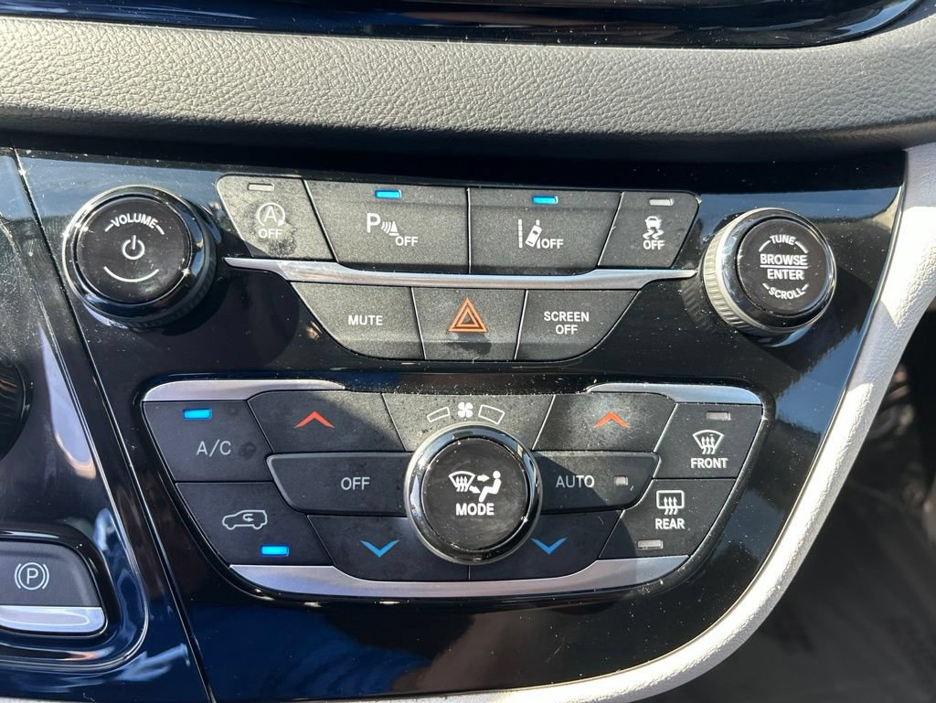 Used 2024 Chrysler Pacifica Touring-L FWD image 41
