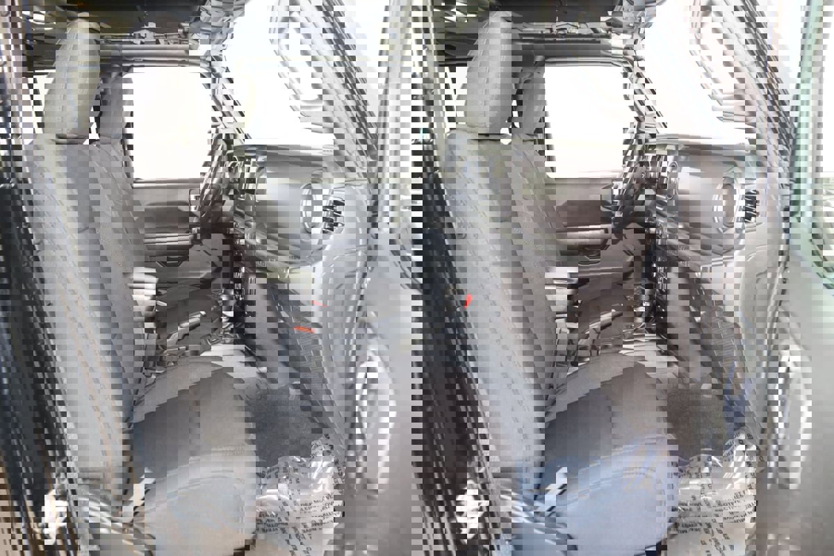 Used 2023 Jeep Wrangler Unlimited w/ Cold Weather Group image 12