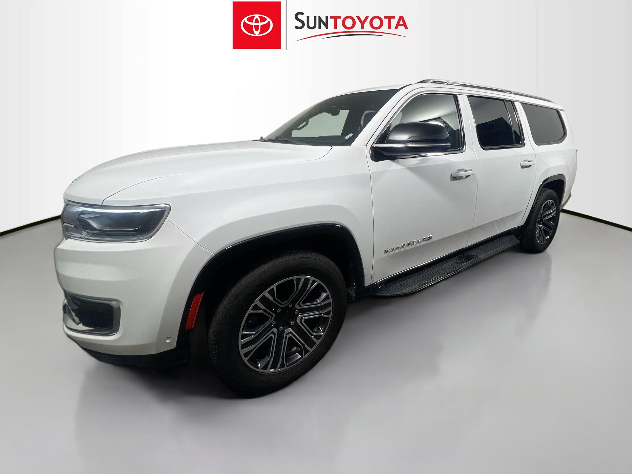 Used 2023 Jeep Wagoneer L Series II image 9