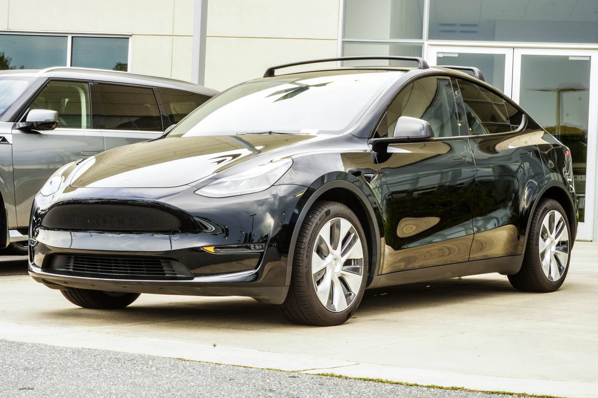 Used 2024 Tesla Model Y Long Range AWD/4WD image 9