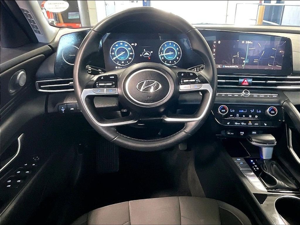Used 2023 Hyundai Elantra SEL w/ Convenience Package FWD image 17