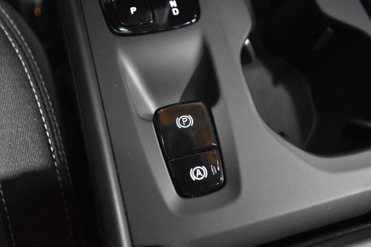 Used 2025 Volvo XC40 B5 Core image 35