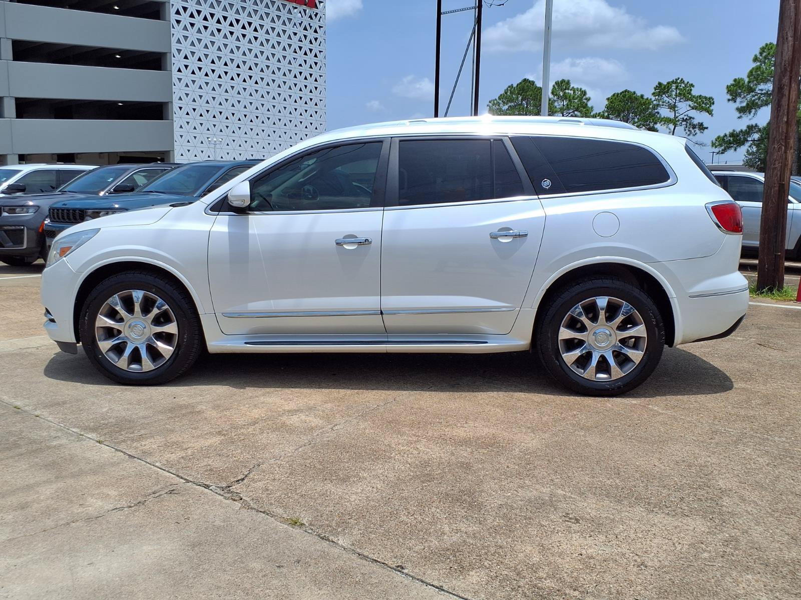 Used 2017 Buick Enclave Leather w/ Enclave Tuscan Edition FWD image 23