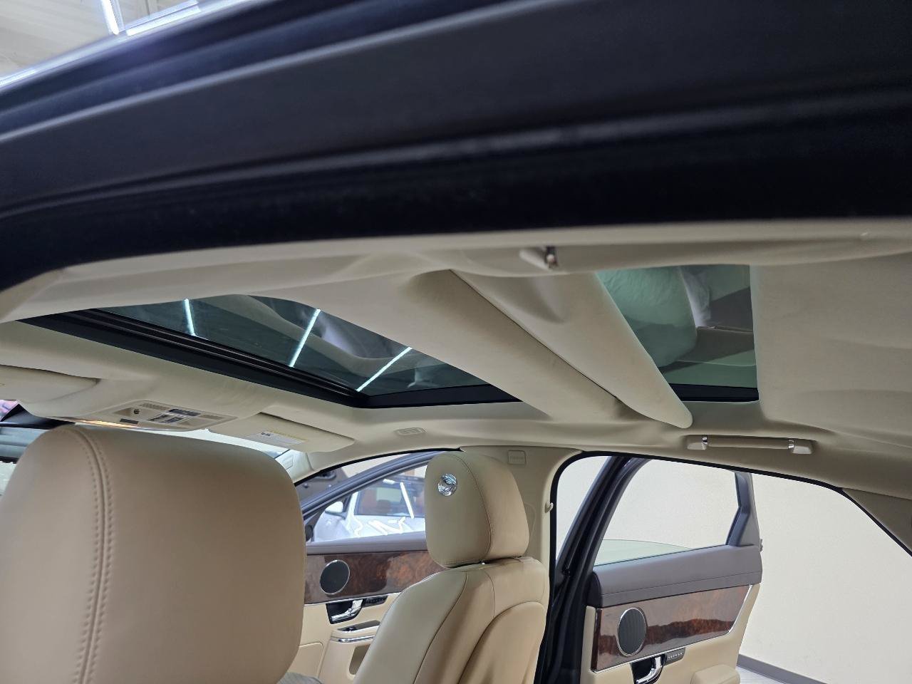 Used 2012 Jaguar XJ RWD image 40