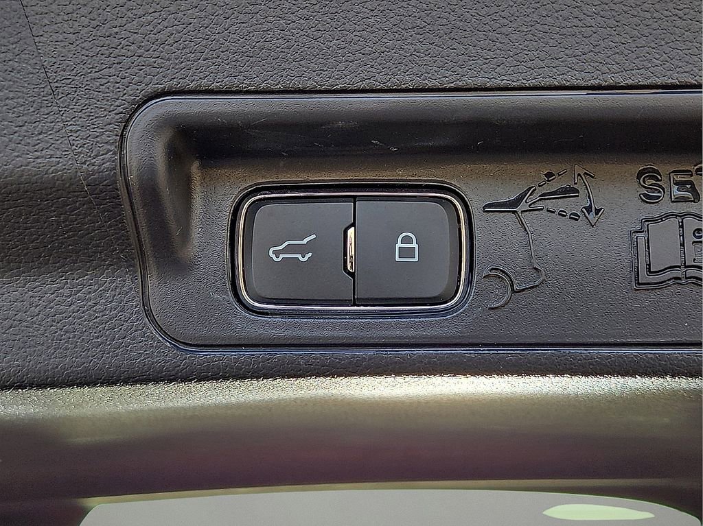 Used 2025 Ford Explorer ST-Line w/ ST-Line Street Pack image 16