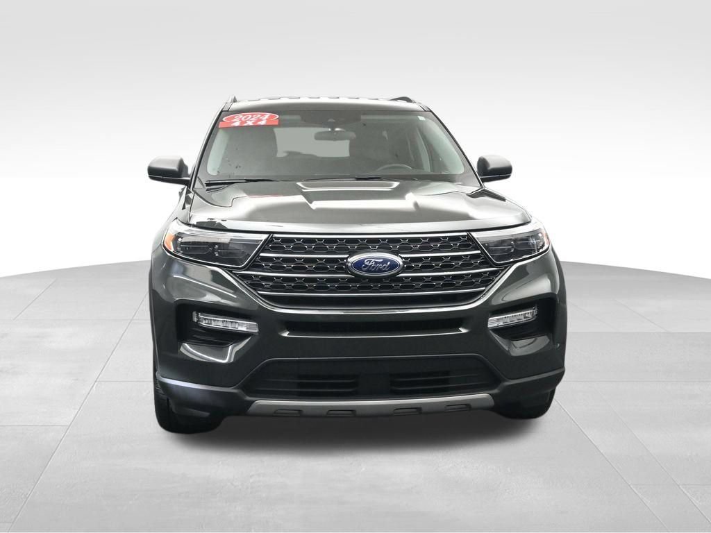 Used 2024 Ford Explorer XLT w/ Equipment Group 202A AWD/4WD image 8