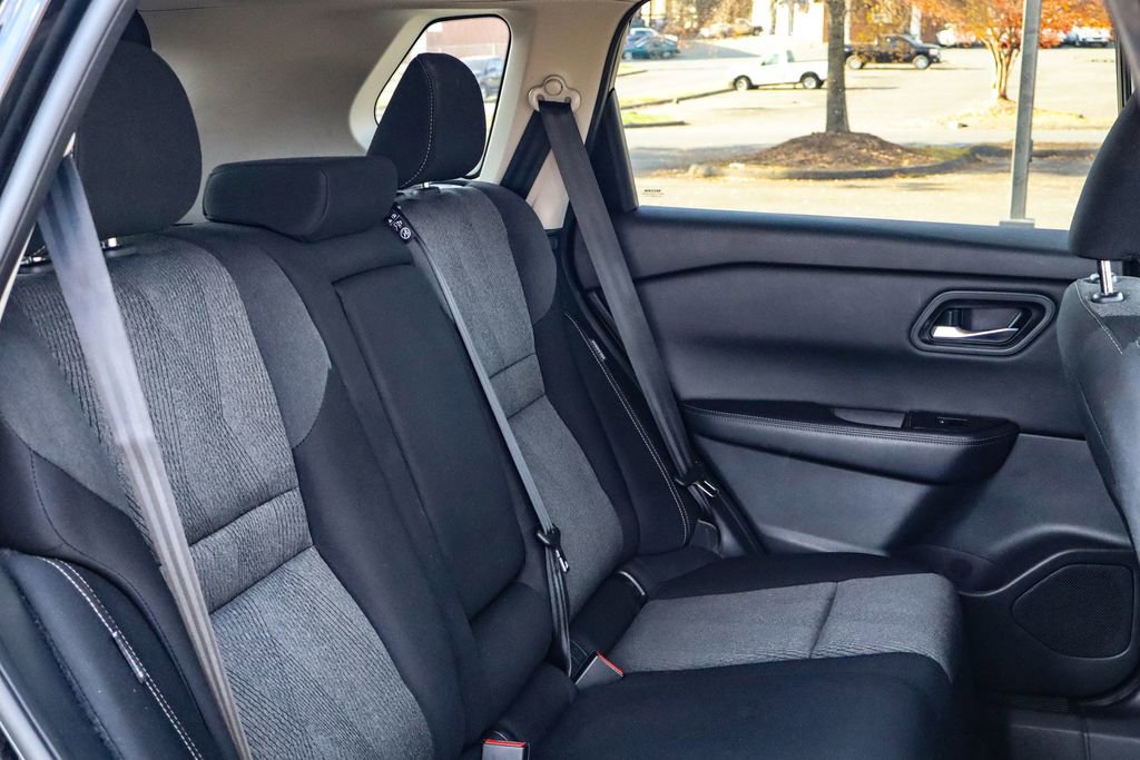 Used 2024 Nissan Rogue SV image 17