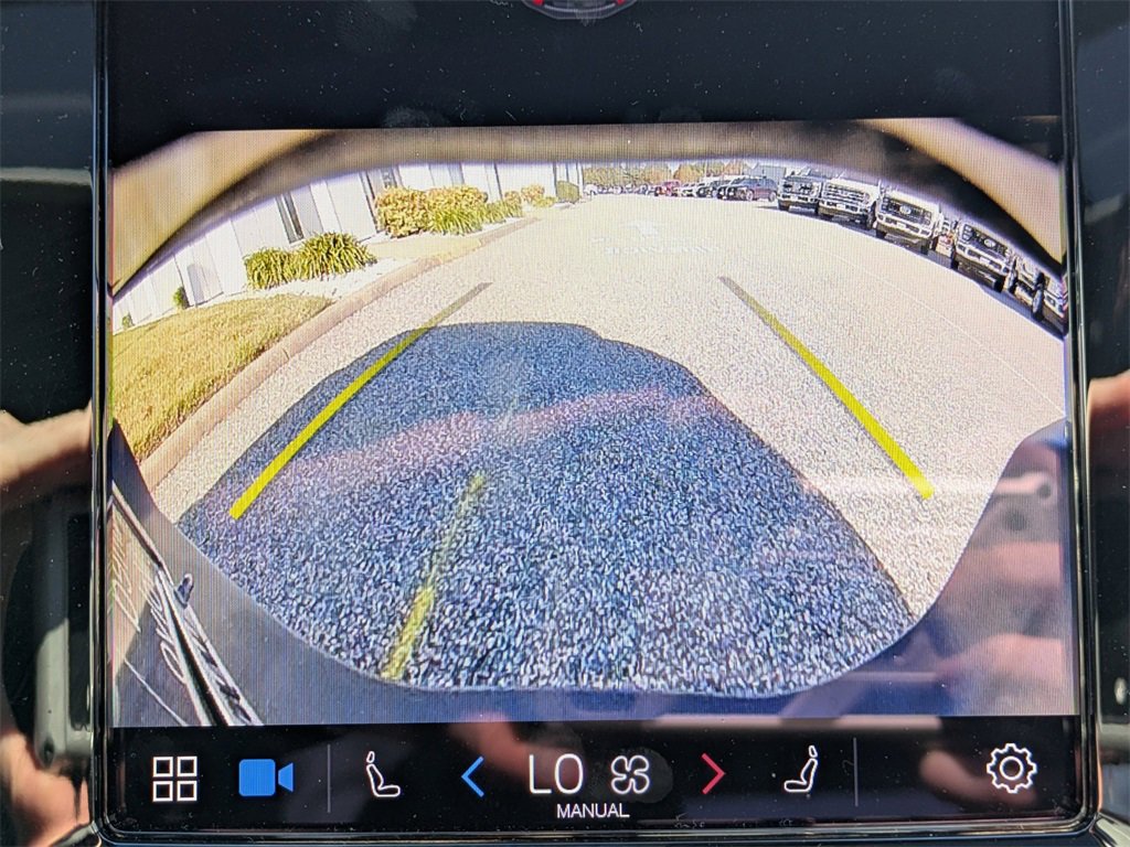 Certified 2025 Volvo XC40 B5 Core image 21