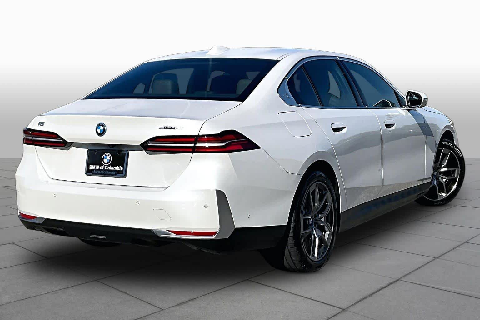 Certified 2024 BMW i5 eDrive40i w/ M Sport Package RWD image 12