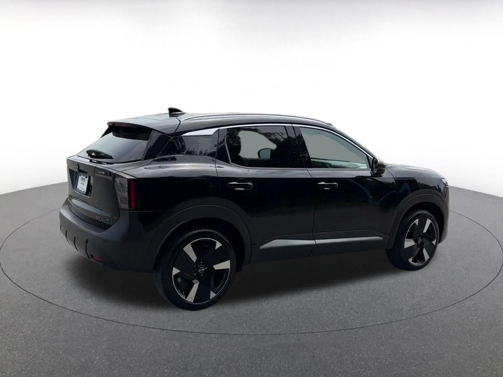 Used 2026 Nissan Kicks SR AWD/4WD image 14