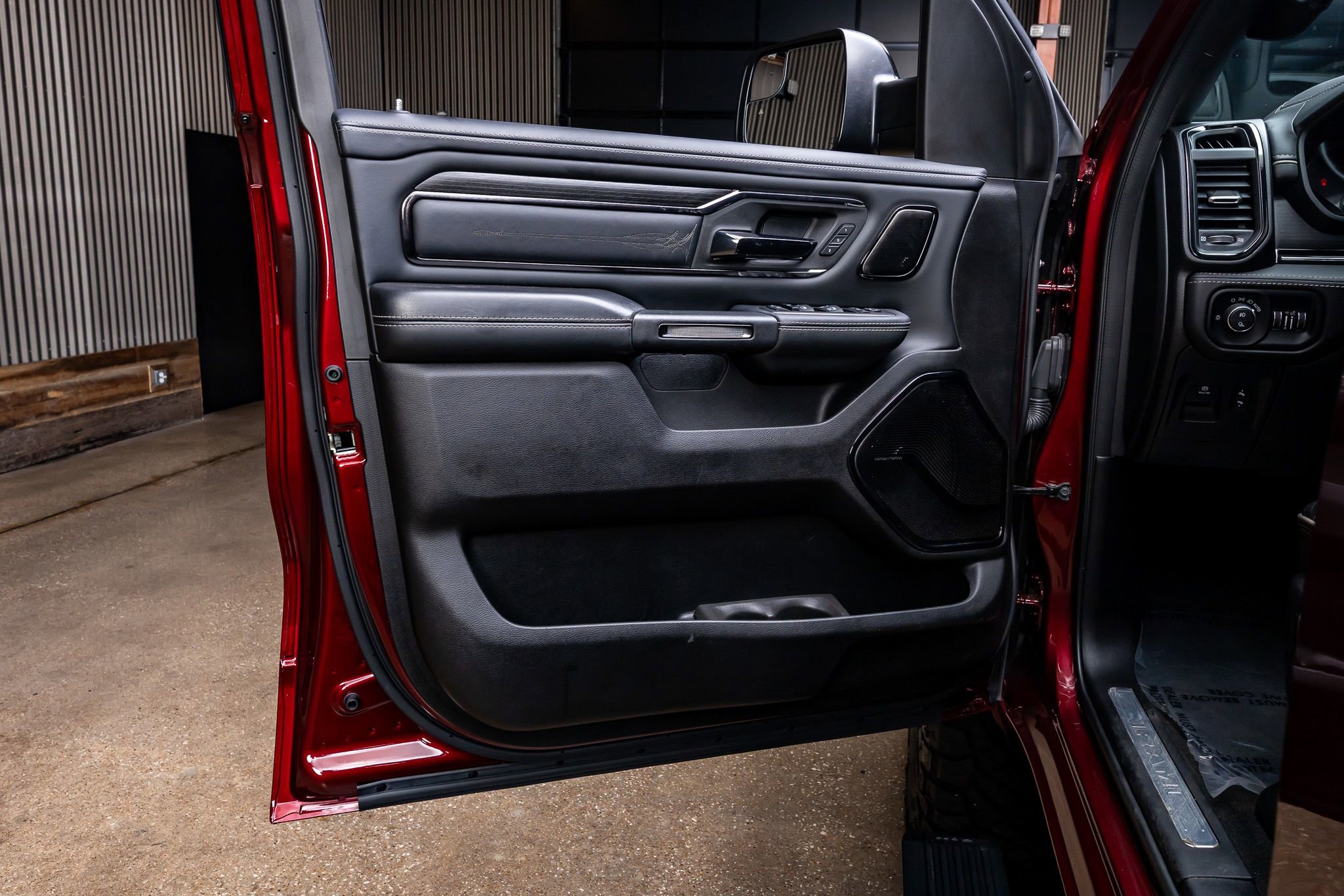 Used 2024 RAM 1500 Limited AWD/4WD image 38