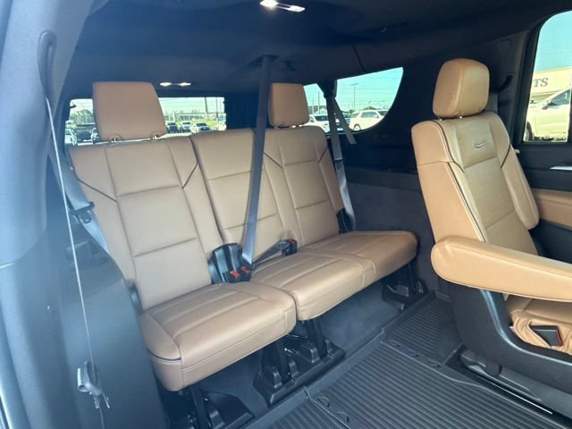 Used 2025 Cadillac Escalade ESV Premium Luxury w/ Touring Package AWD/4WD image 16