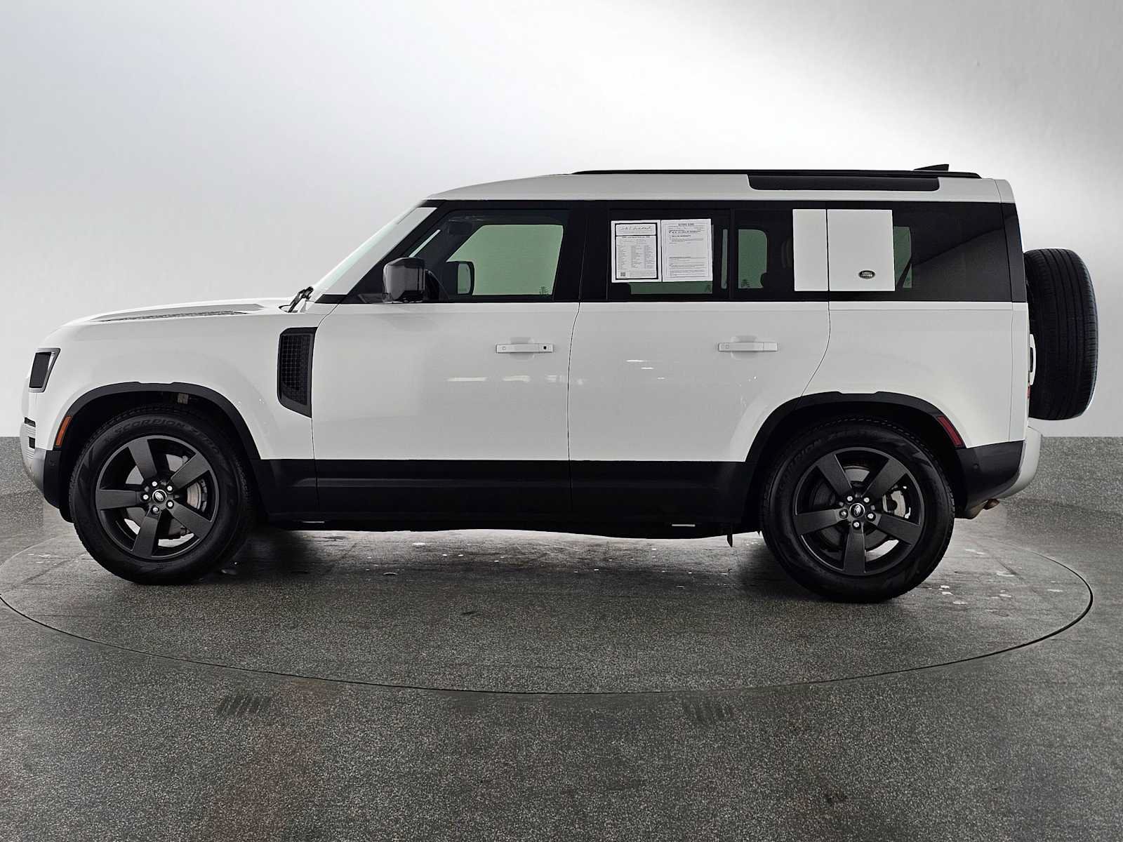 Used 2020 Land Rover Defender 110 HSE AWD/4WD image 2