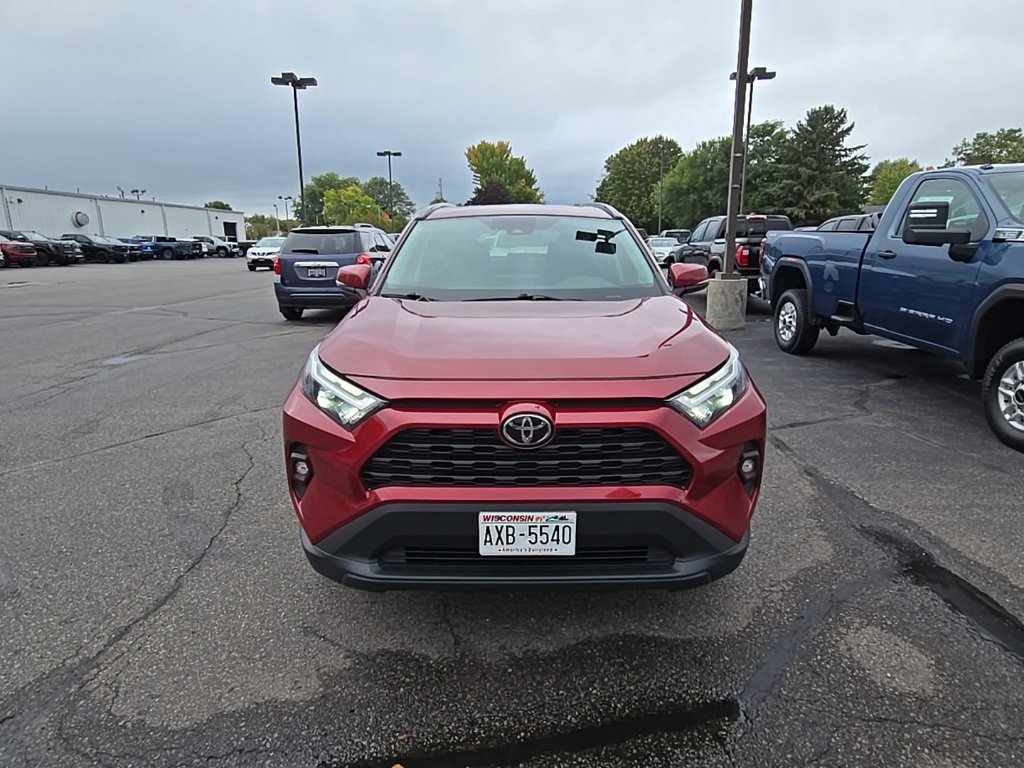 Used 2022 Toyota RAV4 XLE Premium image 4