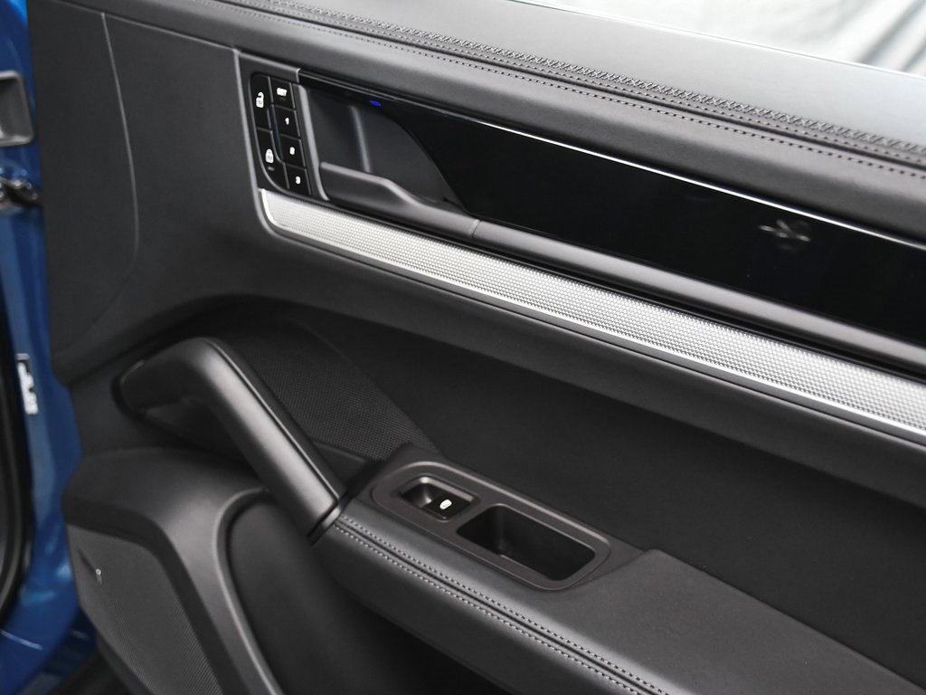Used 2024 Porsche Cayenne S image 21
