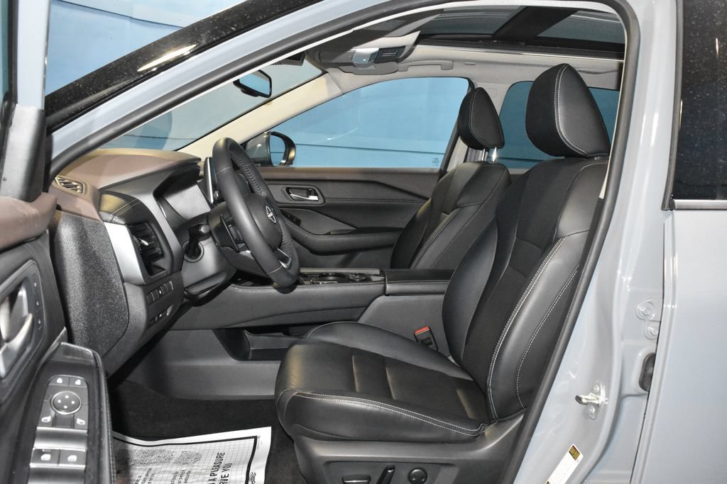 Used 2023 Nissan Rogue SL AWD/4WD image 7