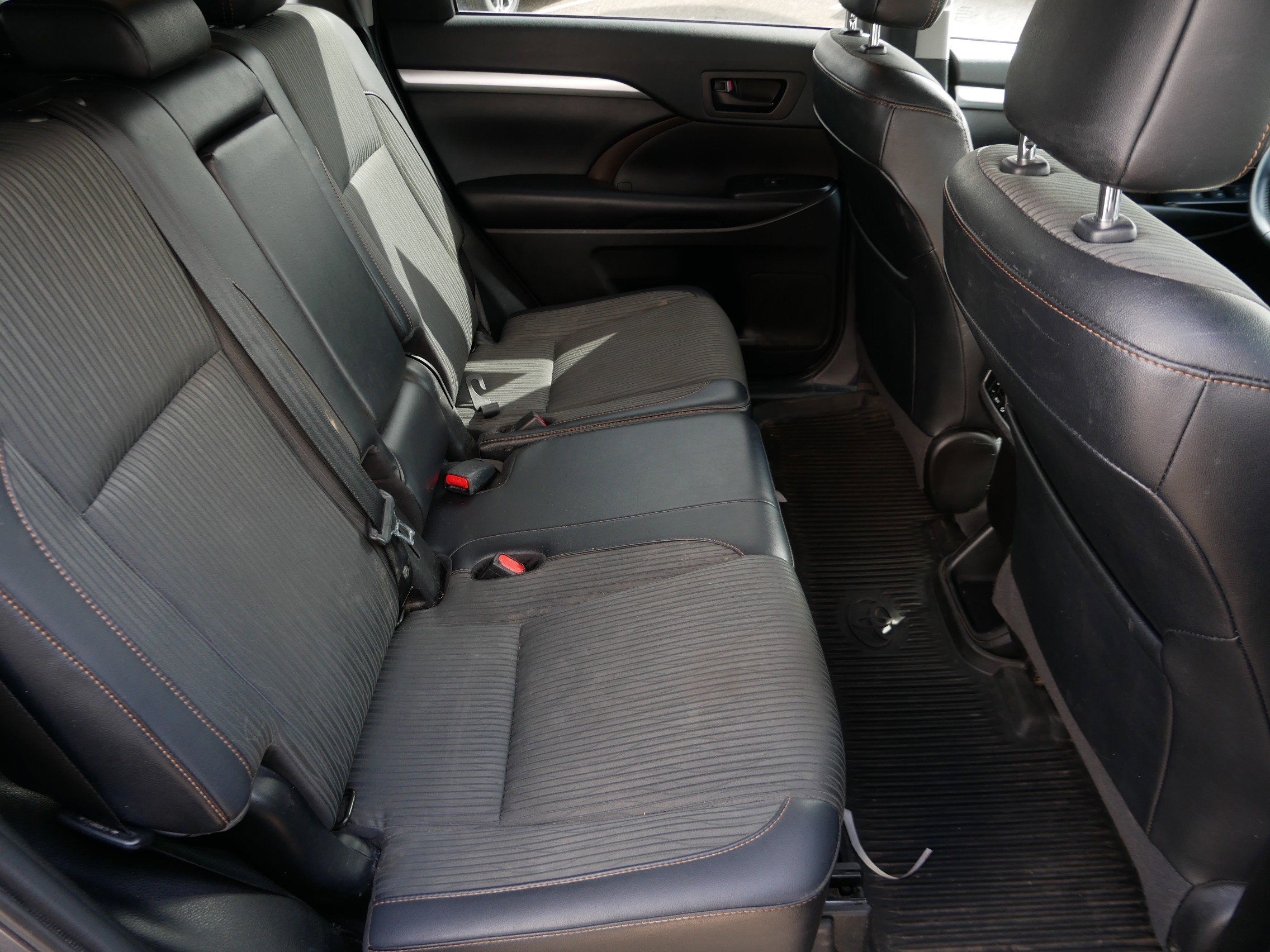 Used 2019 Toyota Highlander Plus AWD/4WD image 24