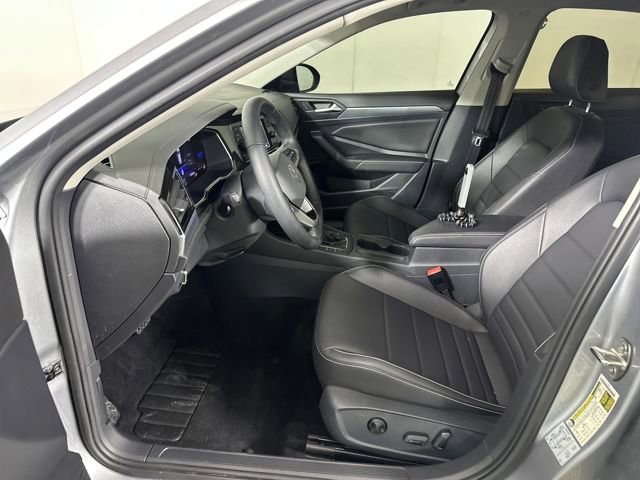 Used 2022 Volkswagen Jetta SE image 11