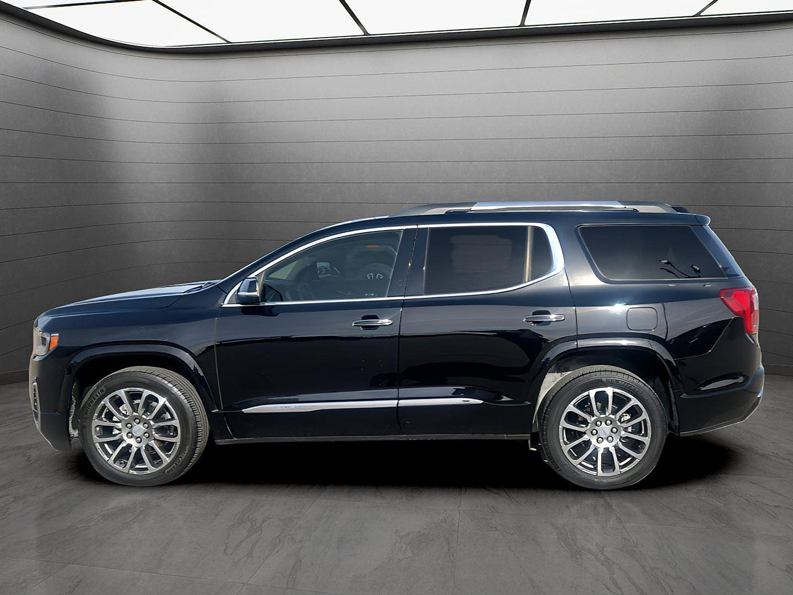 Used 2023 GMC Acadia Denali w/ Denali Ultimate Package AWD/4WD image 2