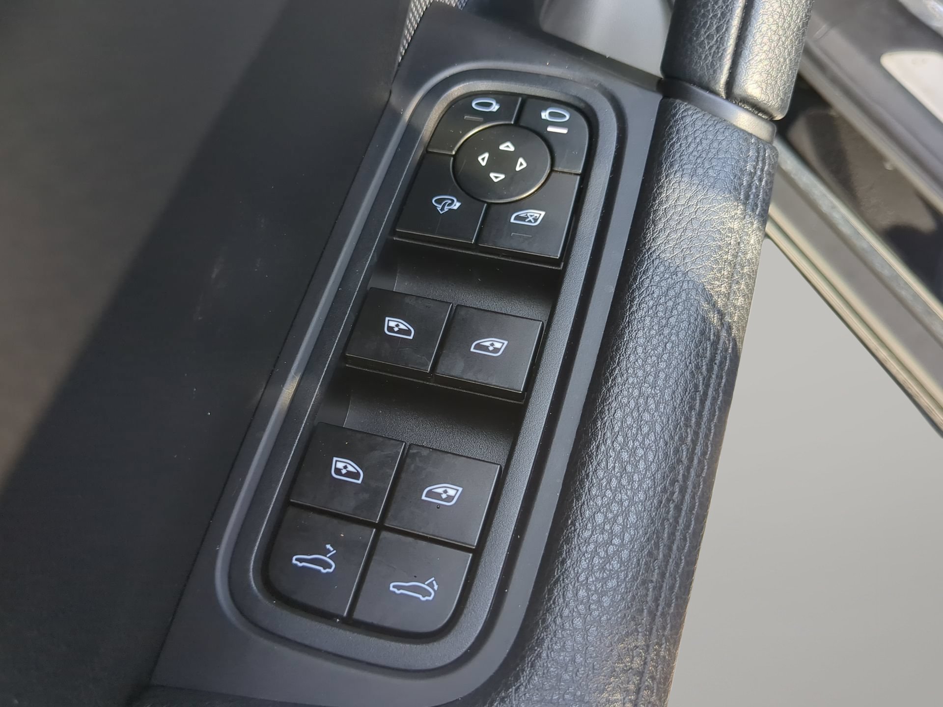 Used 2024 Porsche Cayenne S AWD/4WD image 56