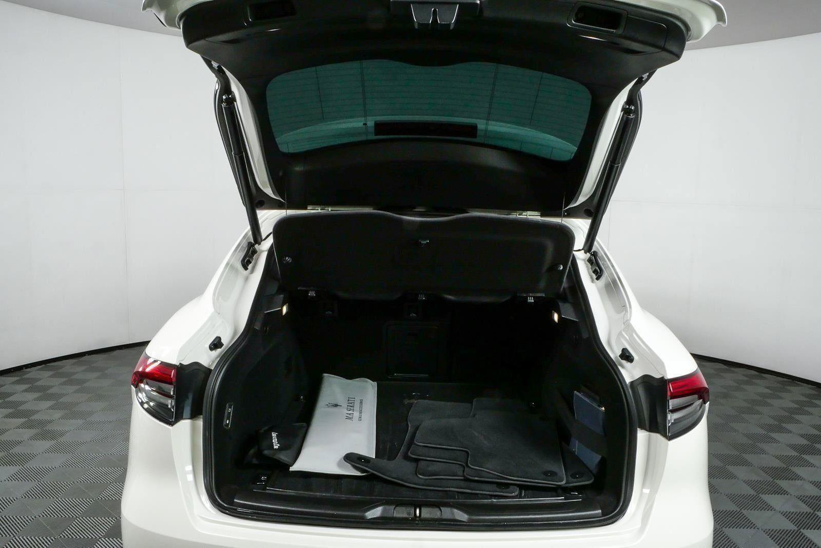 Used 2023 Maserati Levante GT AWD/4WD image 33