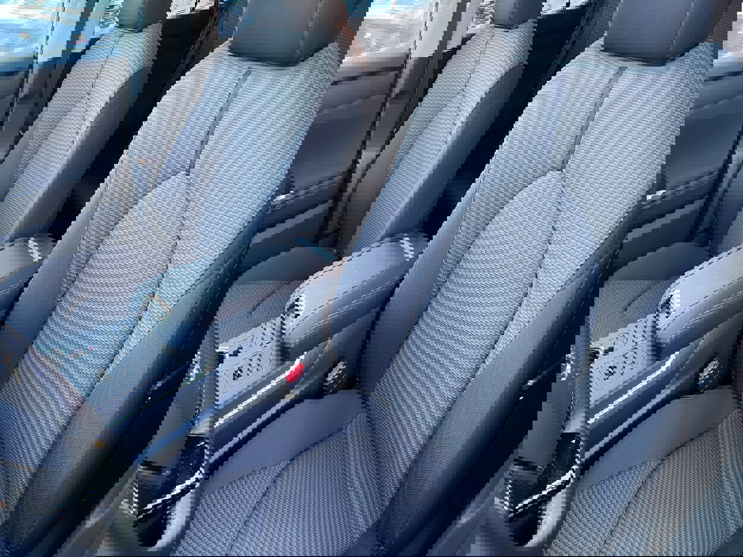 Used 2020 Toyota Highlander LE image 18