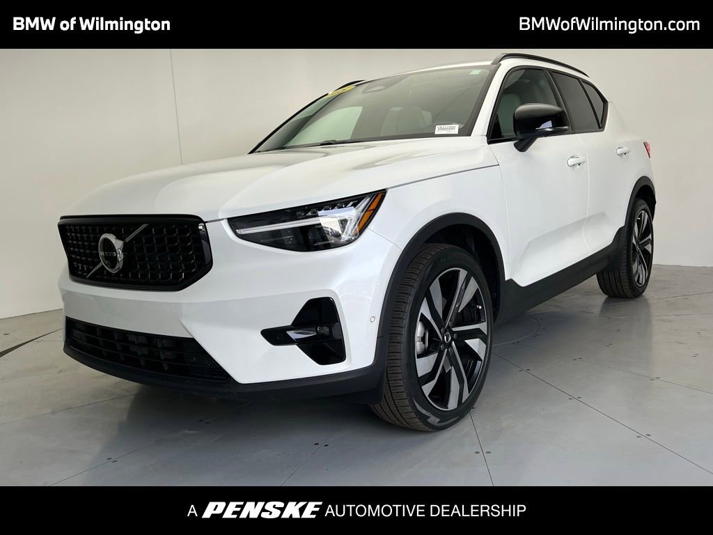 Used 2025 Volvo XC40 B5 Ultra w/ Protection Package Premier image 1