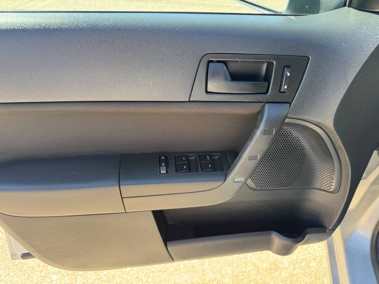 Used 2010 Ford Focus SE FWD image 11