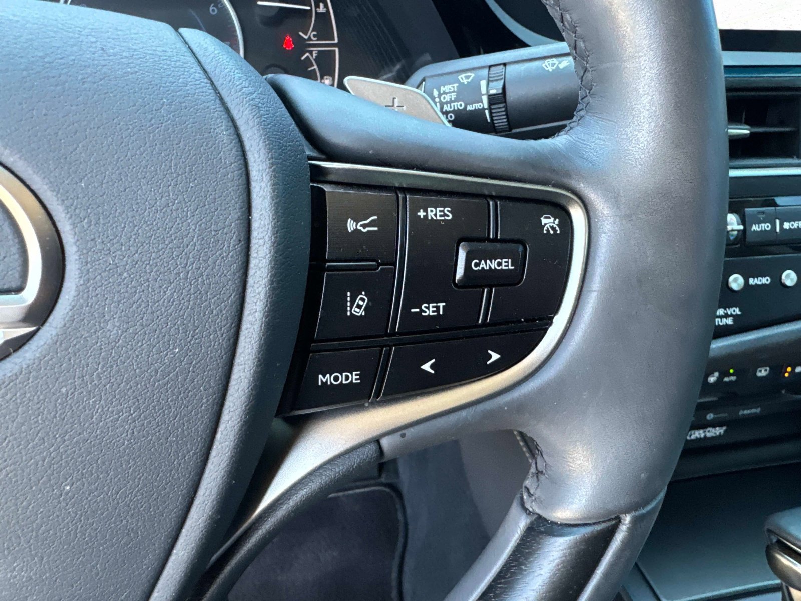 Used 2022 Lexus ES 350 Ultra Luxury w/ Accessory Package 2 image 28