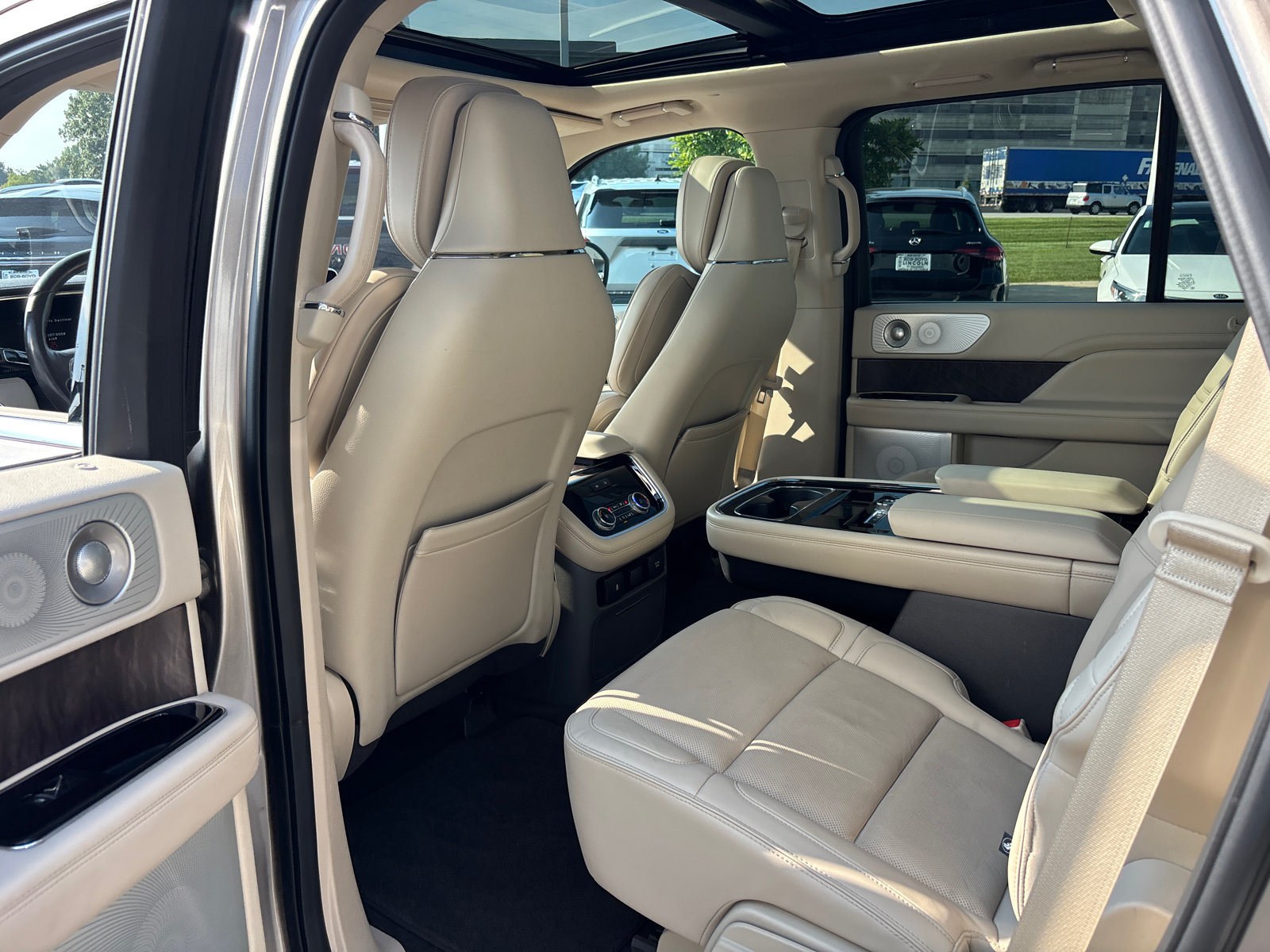 Used 2019 Lincoln Navigator Reserve AWD/4WD image 26