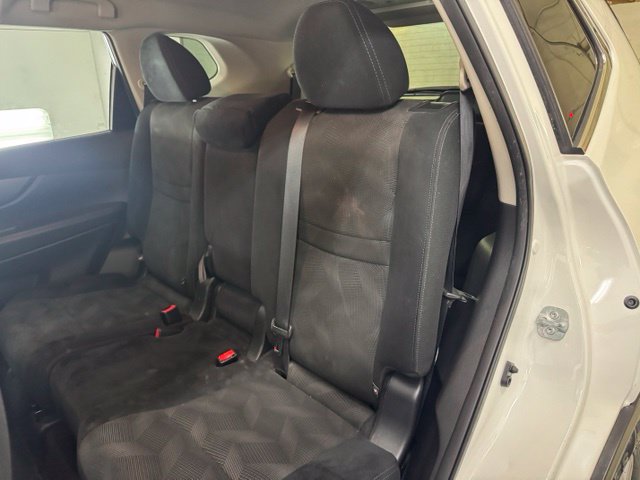 Used 2016 Nissan Rogue SV w/ SV Family Package AWD/4WD image 28