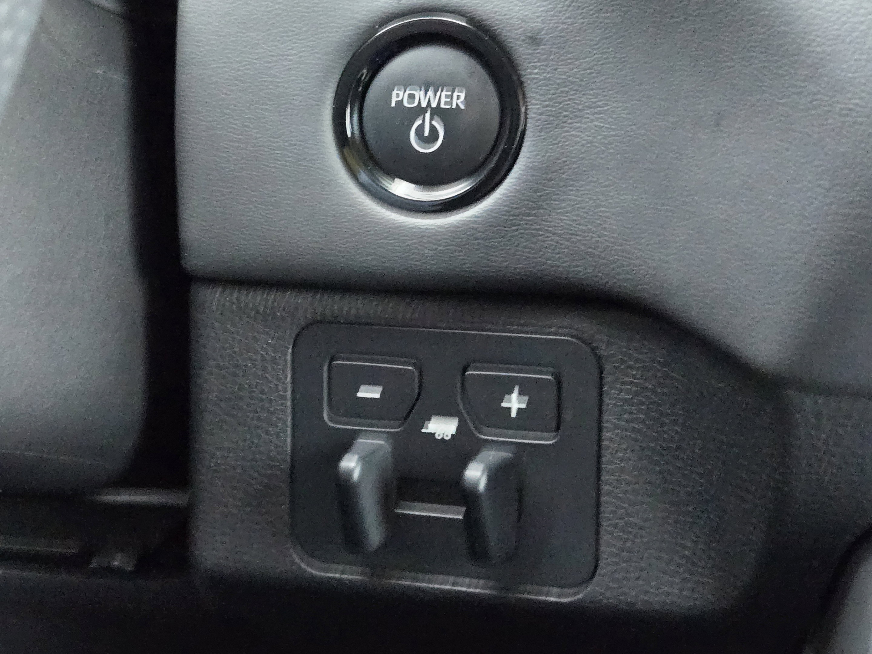 Used 2025 Toyota Sequoia Platinum AWD/4WD image 18