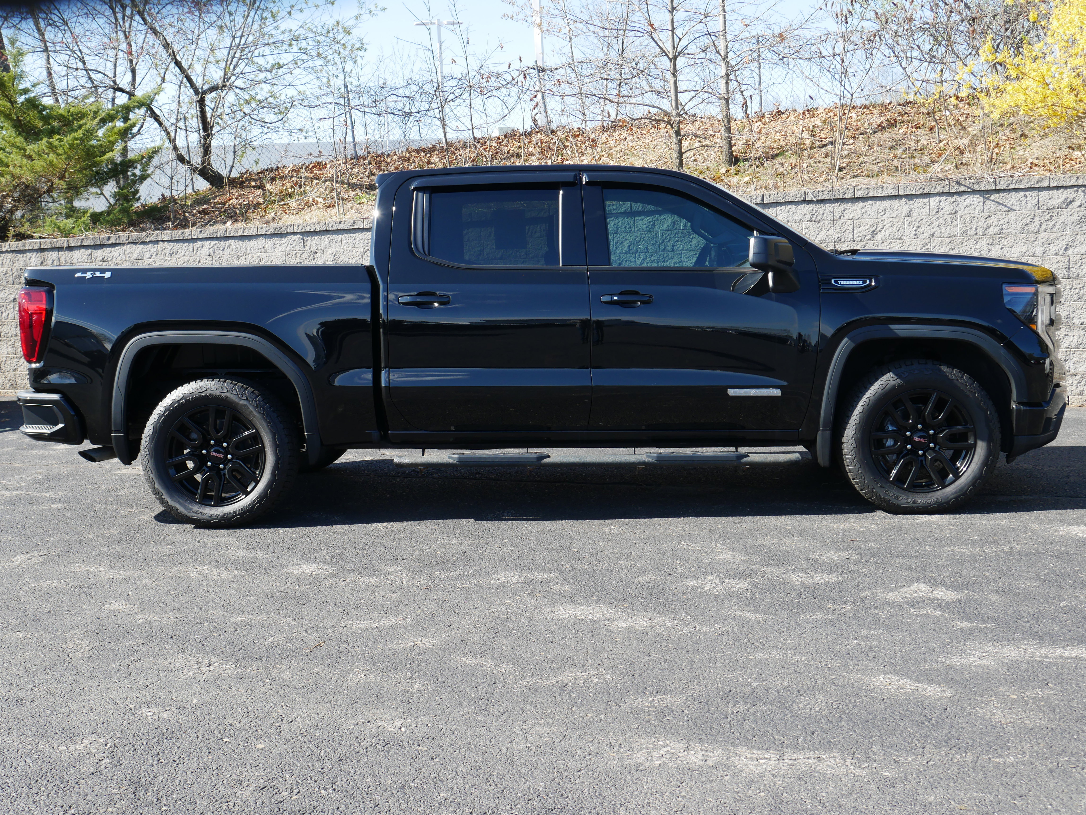 Certified 2025 GMC Sierra 1500 Elevation image 9