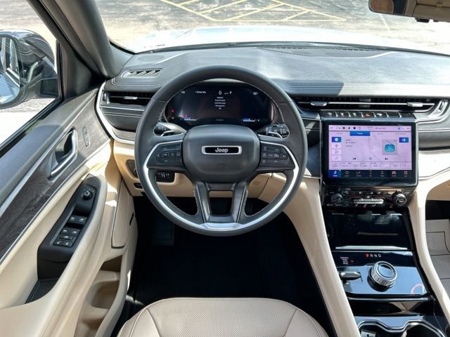 Used 2023 Jeep Grand Cherokee Limited w/ Luxury Tech Group II image 28