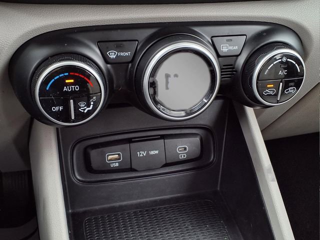 Certified 2025 Hyundai Venue SEL FWD image 17