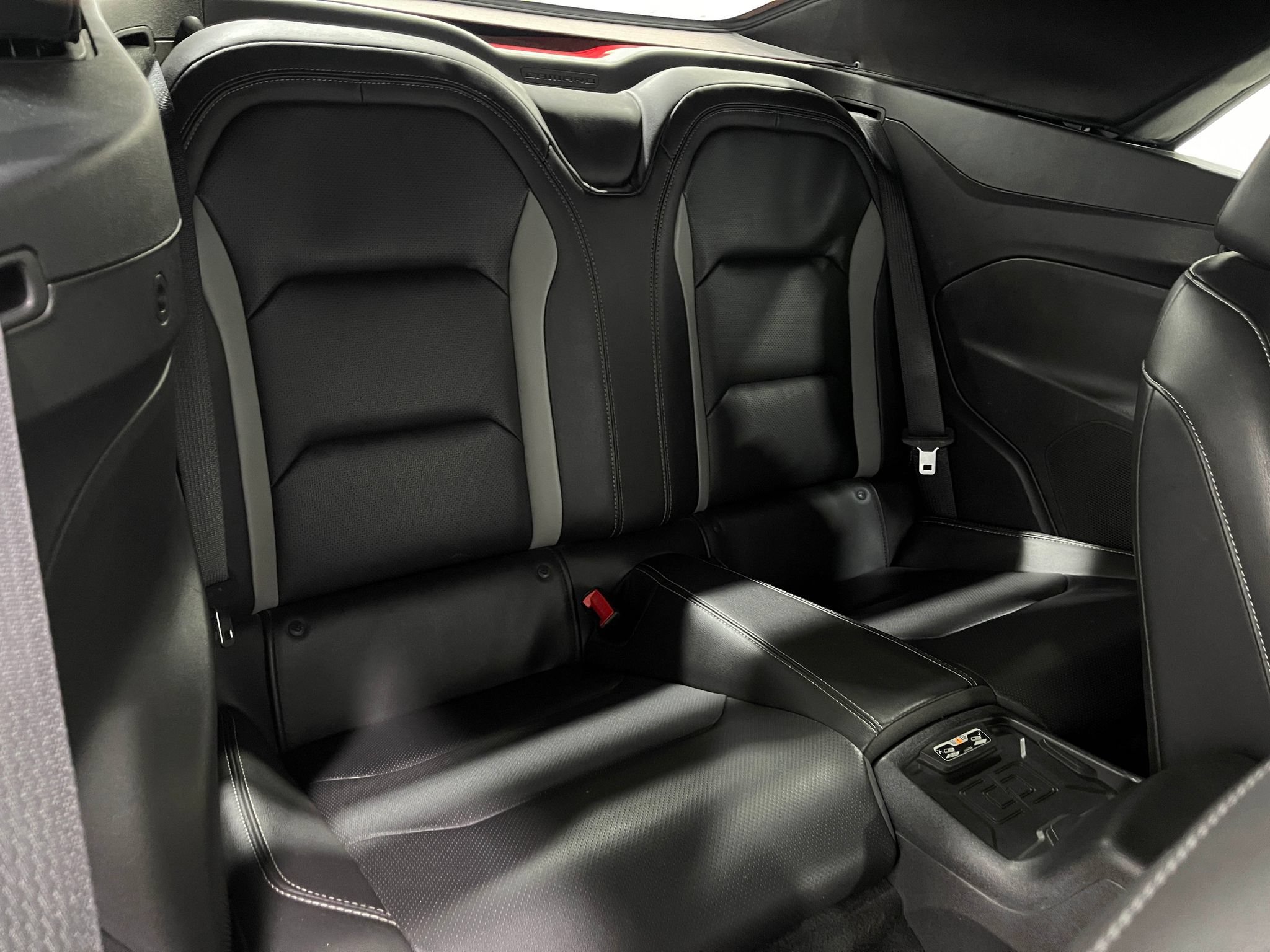 Used 2018 Chevrolet Camaro SS RWD image 29